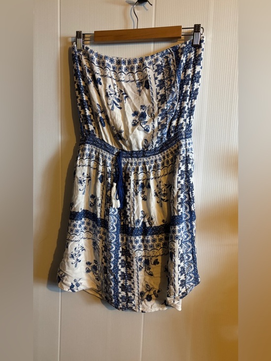 Xhilaration Dresses & Skirts - Xhilaration White Strapless Dress with Blue Floral Print